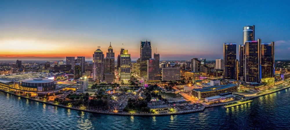 Detroit-Skyline-at-Night